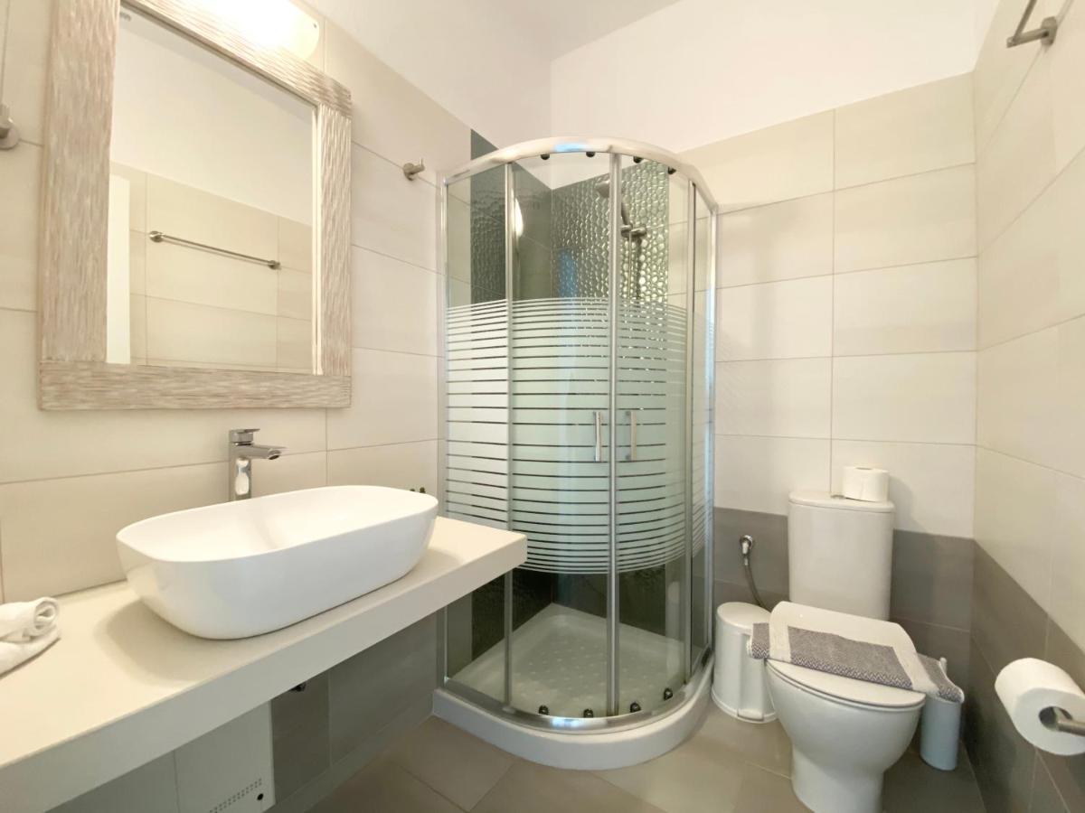 Eleftheria Hotel & Apartments Ornos  Bagian luar foto