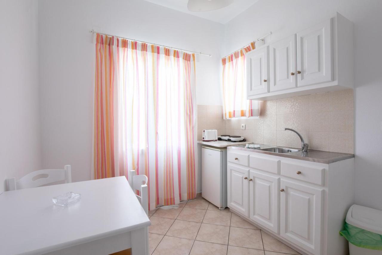 Eleftheria Hotel & Apartments Ornos  Bagian luar foto