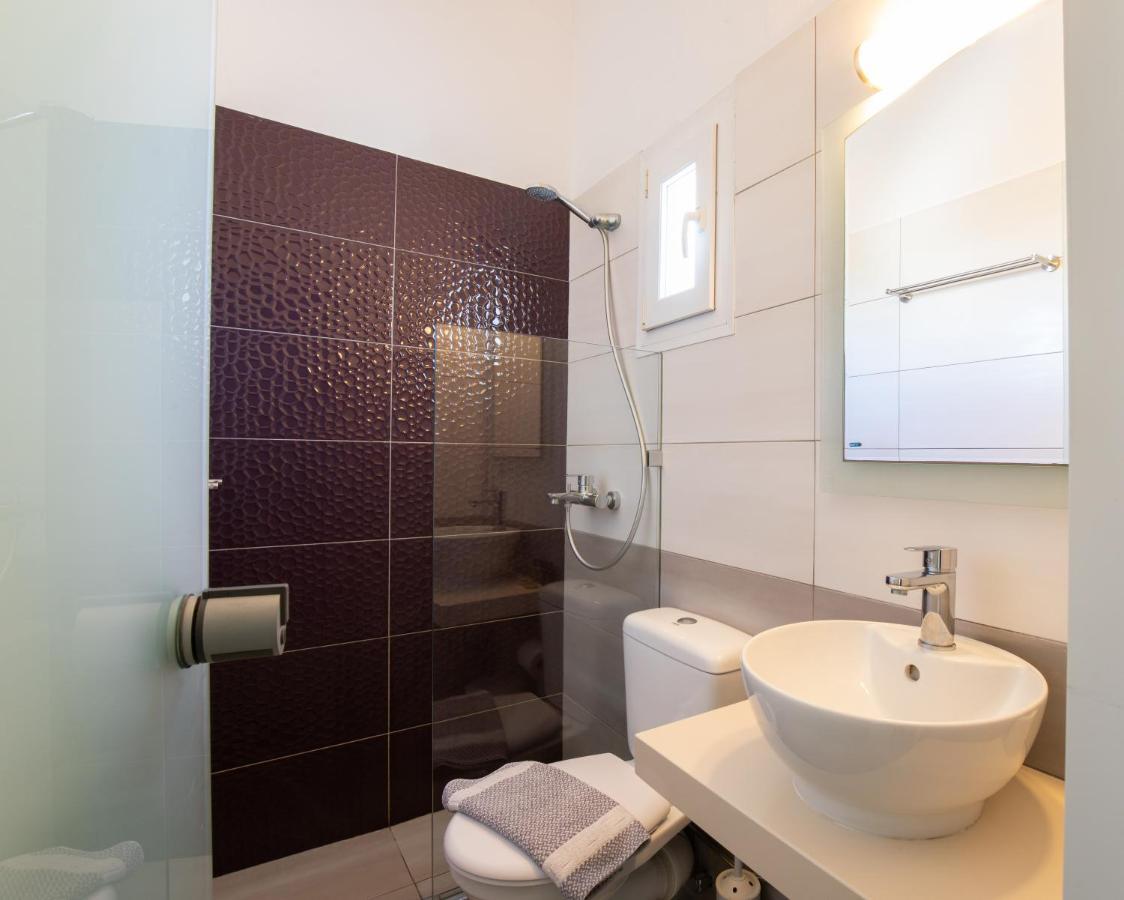 Eleftheria Hotel & Apartments Ornos  Bagian luar foto