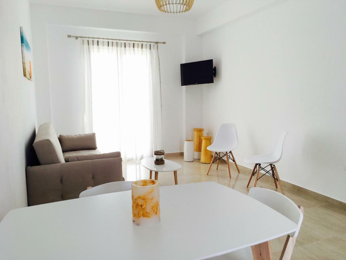 Eleftheria Hotel & Apartments Ornos  Bagian luar foto